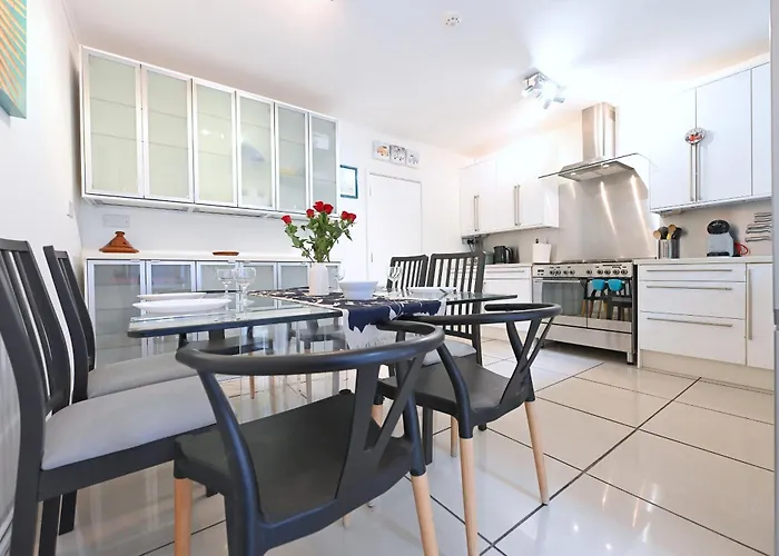 4 Bedroom Patio House Regent\'S Park - Parking